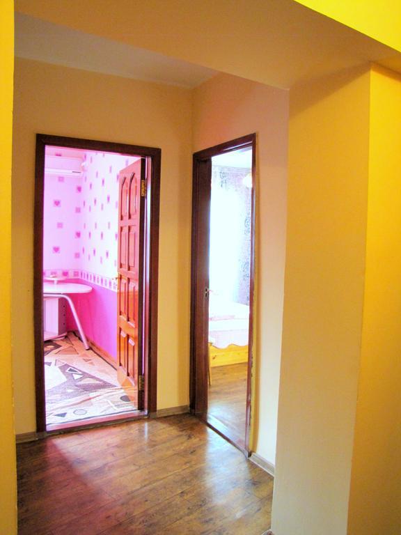 Guest House On Kaldaiakova 38 الماتي المظهر الخارجي الصورة